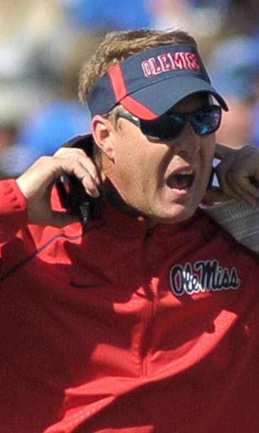 Ole Miss coach Hugh Freeze finds bottom of cup for eagle from 150 yards